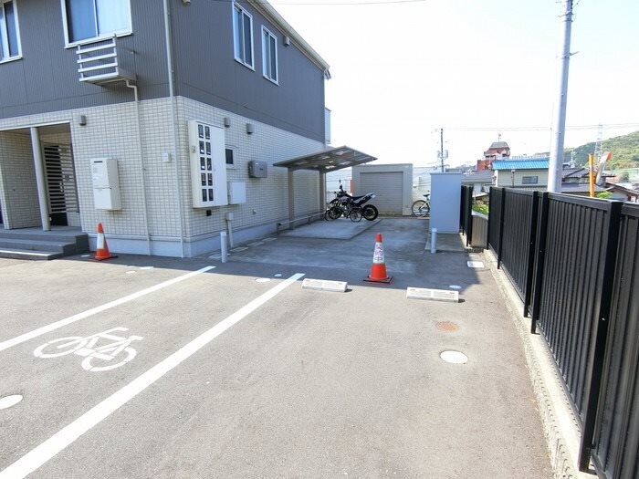 カスタニエ緑井の物件外観写真