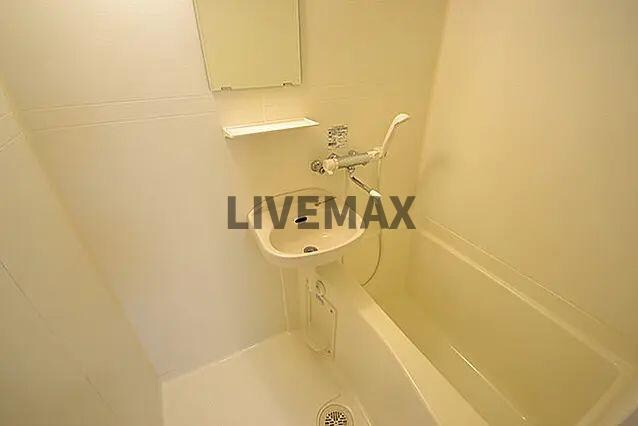 ラグジュアリーアパートメント本郷の物件内観写真