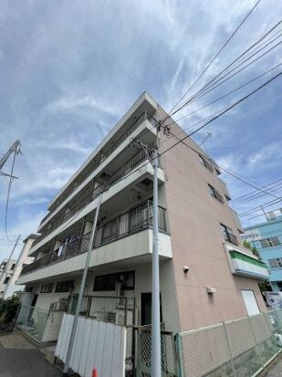 新山下三番館の物件外観写真