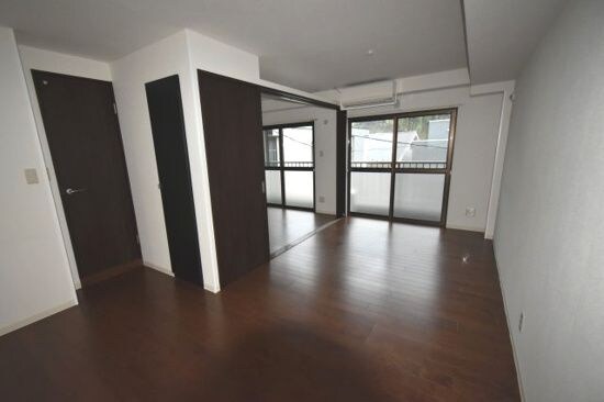 新山下三番館の物件内観写真