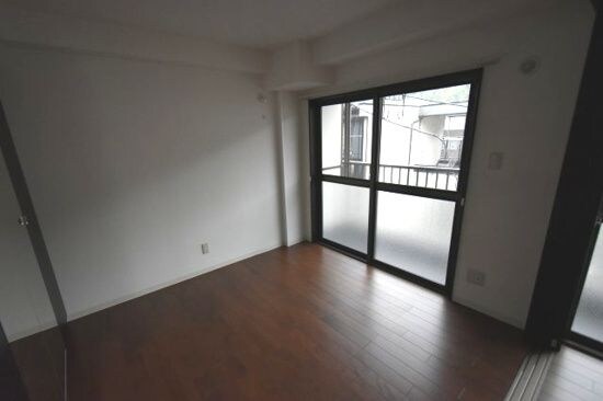 新山下三番館の物件内観写真