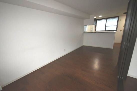 新山下三番館の物件内観写真