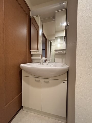 グラビスコート白島の物件内観写真