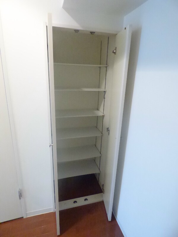 グラビスコート光町の物件内観写真