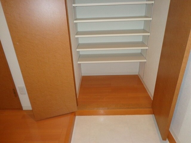 グラビスコート上幟町の物件内観写真