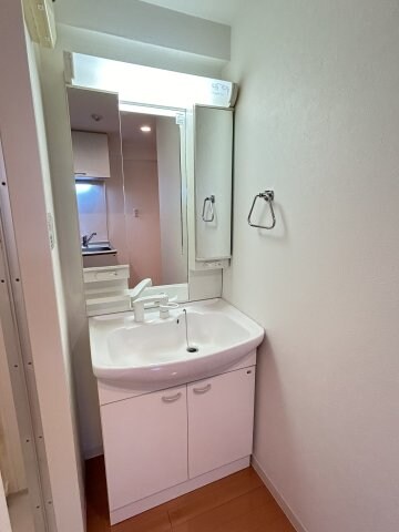 グラビスコート白島の物件内観写真