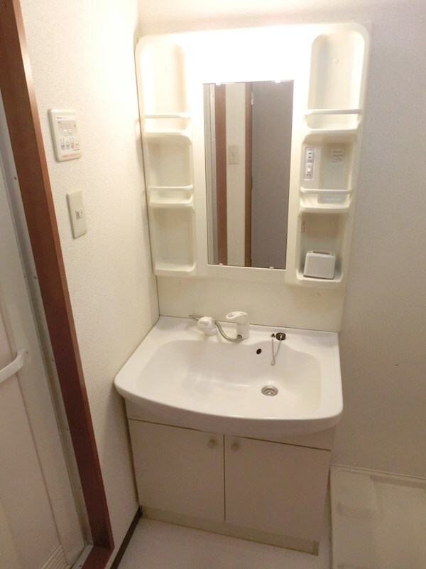 コンフォール空港通りの物件内観写真