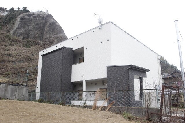 メゾンドリコリス西霞の物件外観写真