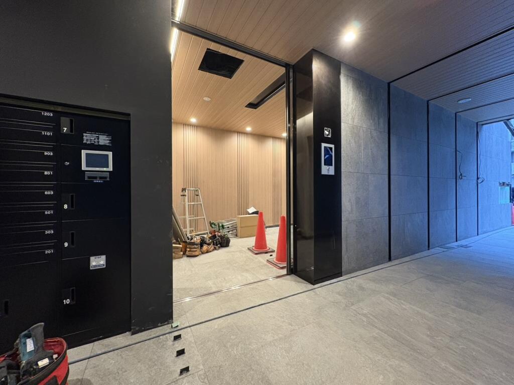 ROOTs Shinjuku Wakamatsuchoの物件外観写真