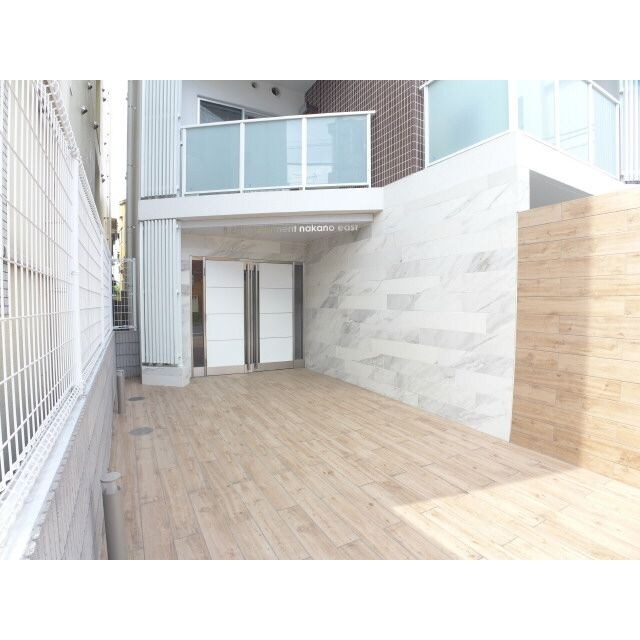 B CITY APARTMENT NAKANO EASTの物件外観写真