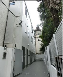 東新宿駅 徒歩5分の物件外観写真