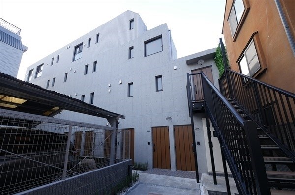 ウェルスクエアイズム四谷大京町の物件外観写真