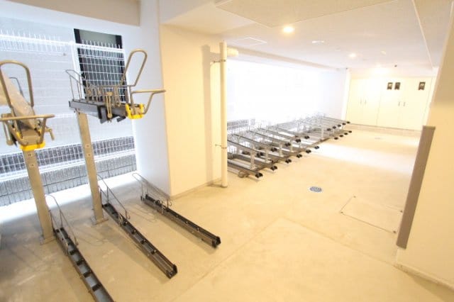 プラウドフラット三越前の物件外観写真