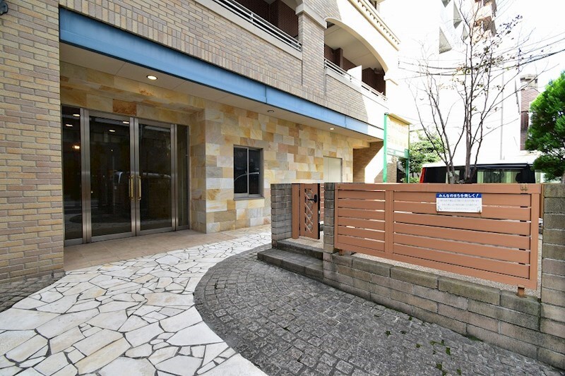 レジディア新宿御苑の物件外観写真