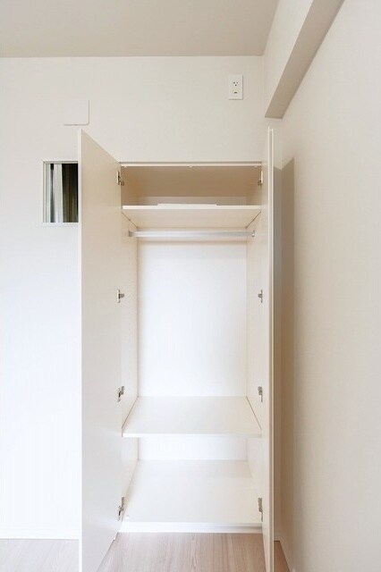 市谷台町坂フロントの物件内観写真