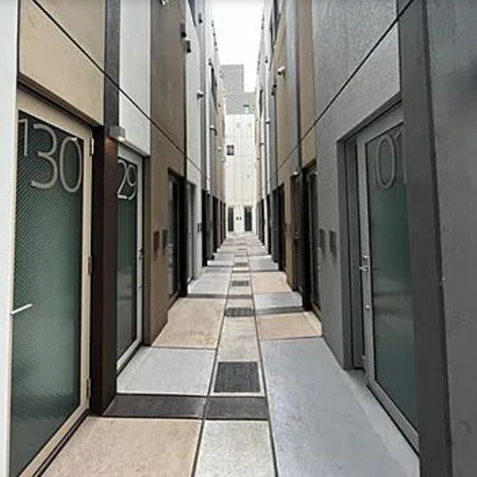 新大久保駅 徒歩3分 1階の物件外観写真