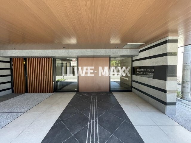 プレサンスロジェ京都西大路の物件外観写真