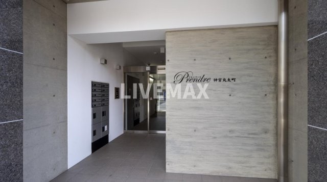 プランドール神宮丸太町の物件外観写真