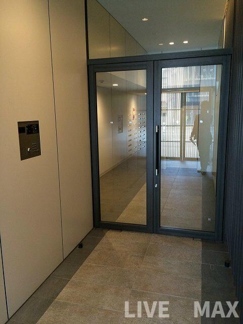 マンションロードウェイの物件外観写真