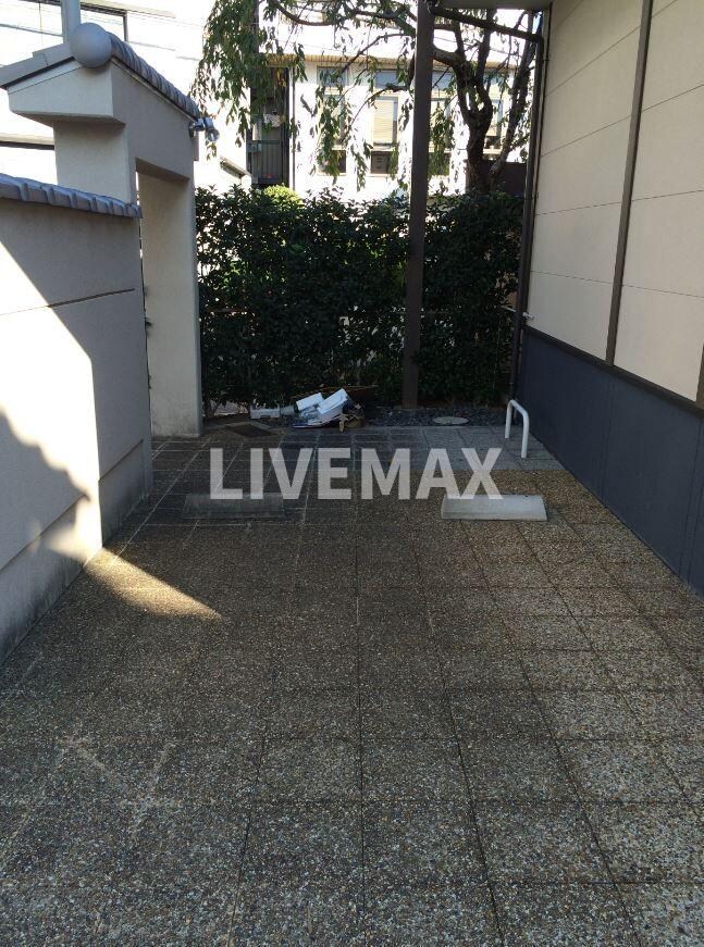 メゾン上七軒の物件外観写真