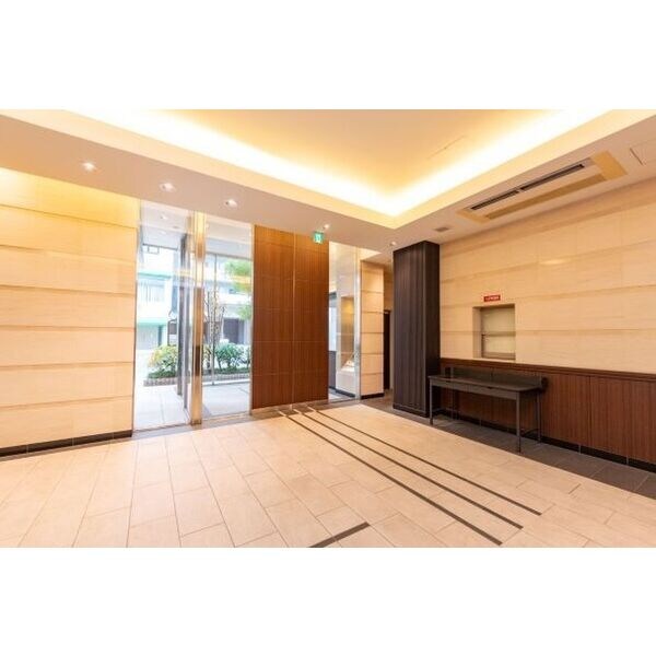 アパートメンツ江坂の物件外観写真