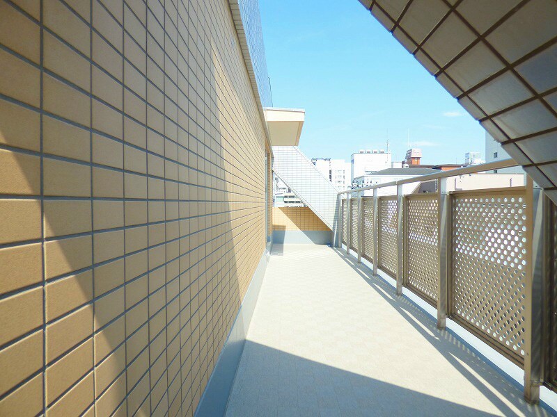 ウイニング・パラ江坂の物件外観写真