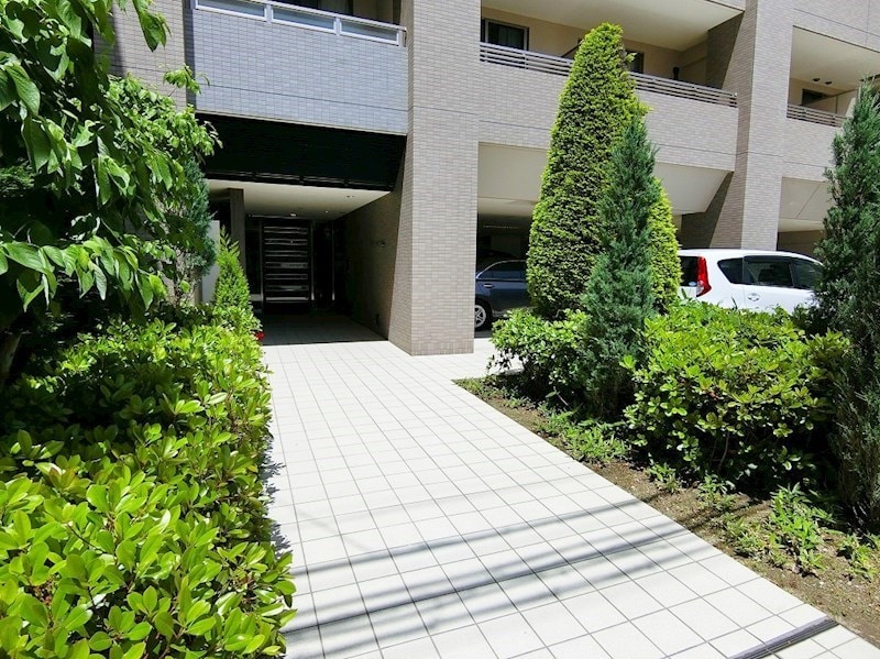 パストラーレ江坂の物件外観写真