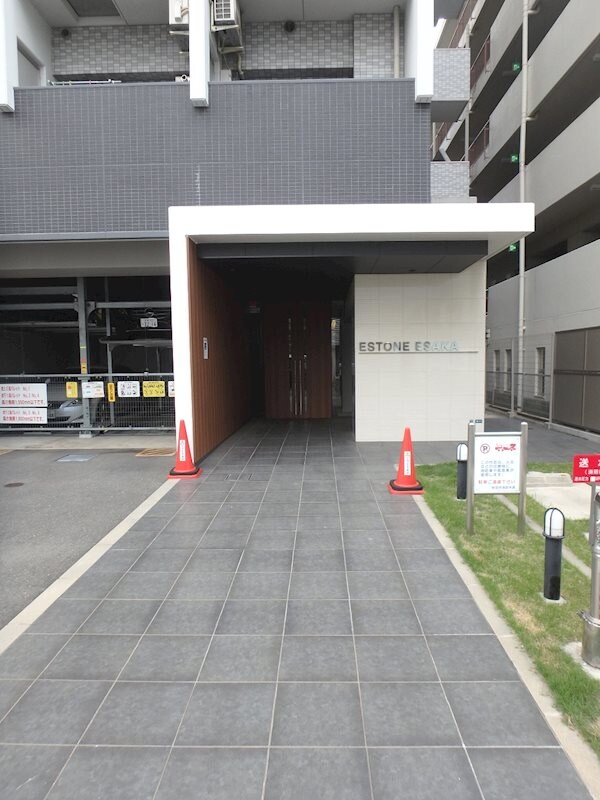 エストーネ江坂の物件外観写真