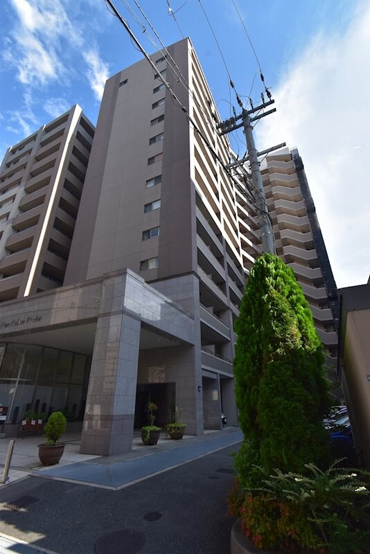 レフィーナカルム江坂の物件外観写真