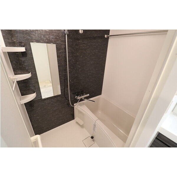 コンフォリア・リヴ新大阪WESTの物件内観写真