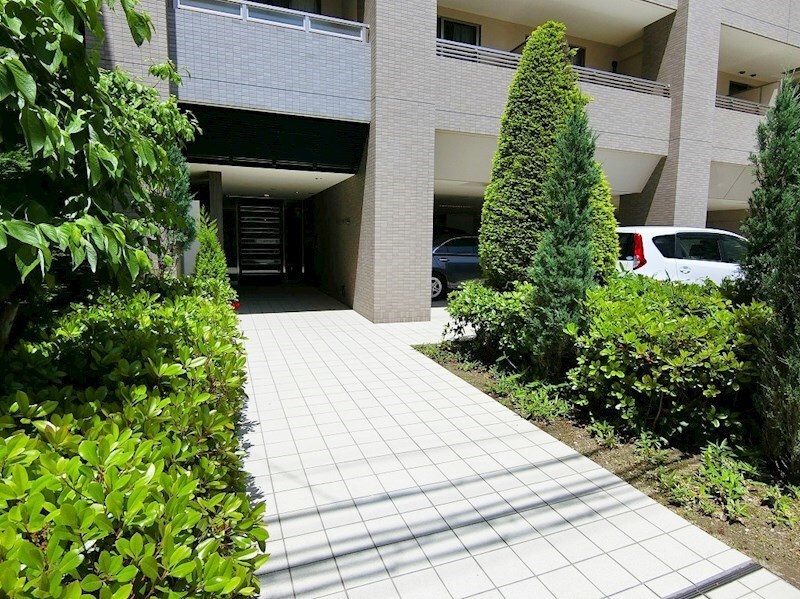 パストラーレ江坂の物件外観写真