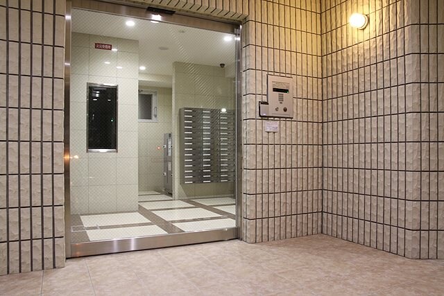 オリエンタル江坂の物件外観写真