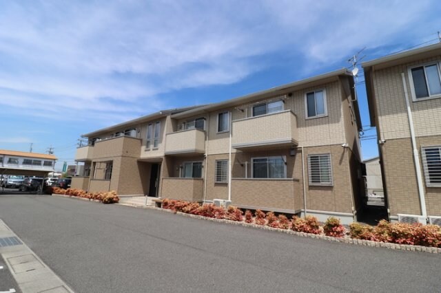 メゾン　エミグラント　A棟の物件外観写真