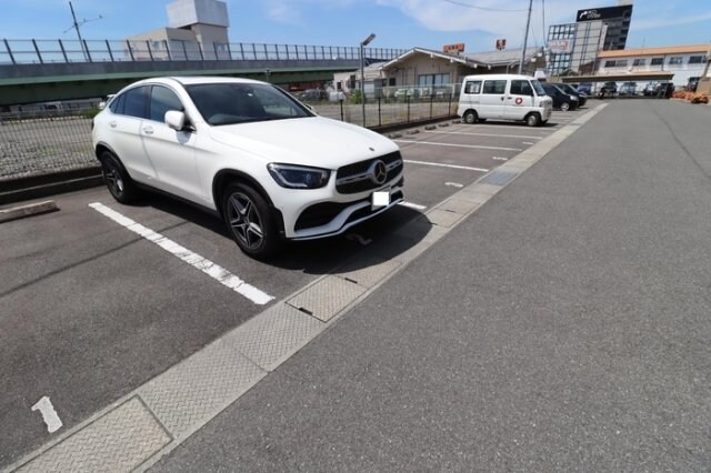 メゾン　エミグラント　A棟の物件外観写真