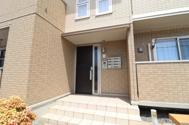 メゾン　エミグラント　A棟の物件外観写真