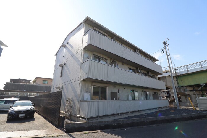 メナージュの物件外観写真