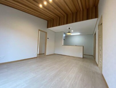 明泉　水の森　の物件内観写真