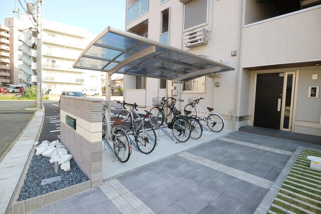 大久保駅 徒歩8分の物件外観写真