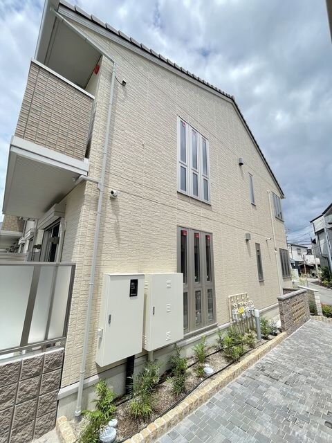 出屋敷駅 バス9分  西難波南下車：停歩1分 1階の物件外観写真