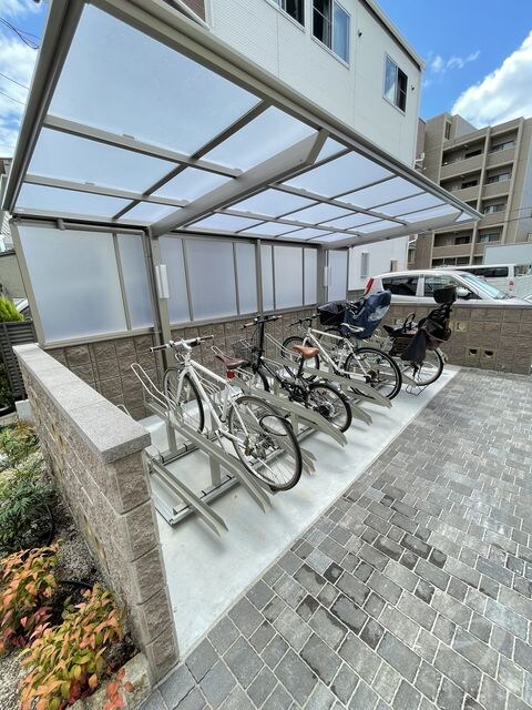 出屋敷駅 バス9分  西難波南下車：停歩1分 1階の物件外観写真