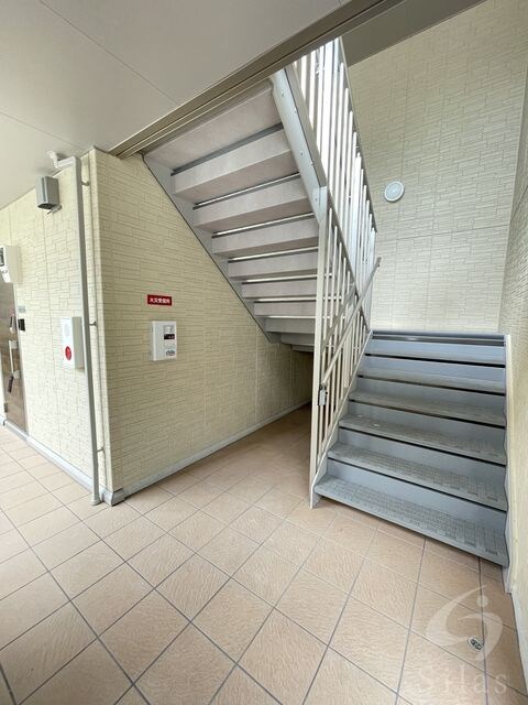 出屋敷駅 バス9分  西難波南下車：停歩1分 1階の物件外観写真