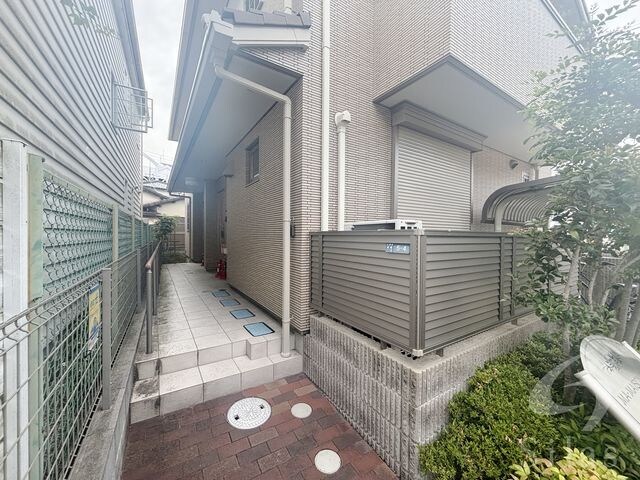 川西池田駅 徒歩2分 2階の物件外観写真