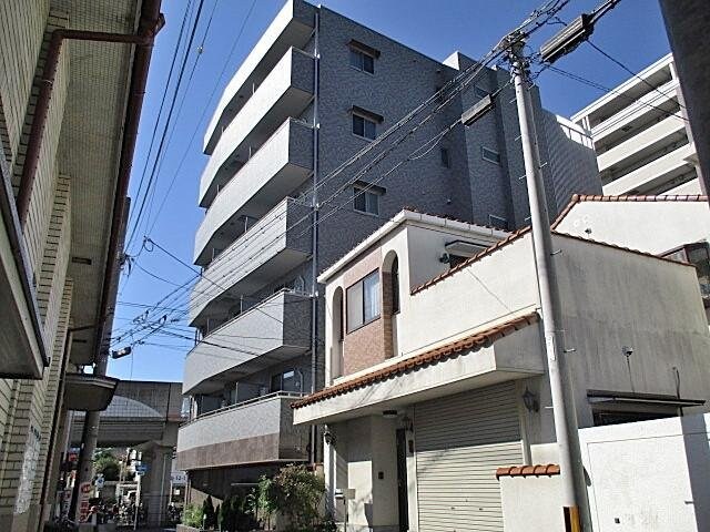 ロイヤルコート岡町の物件外観写真