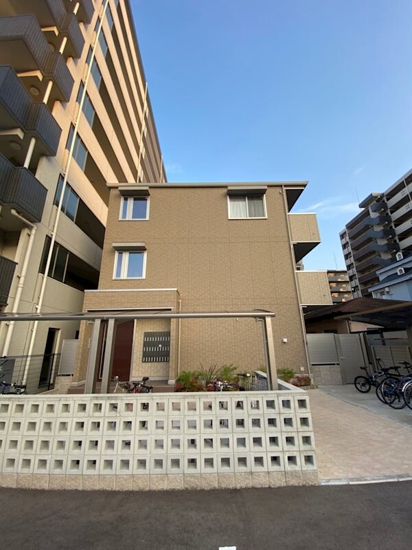 吉塚駅 徒歩8分の物件外観写真