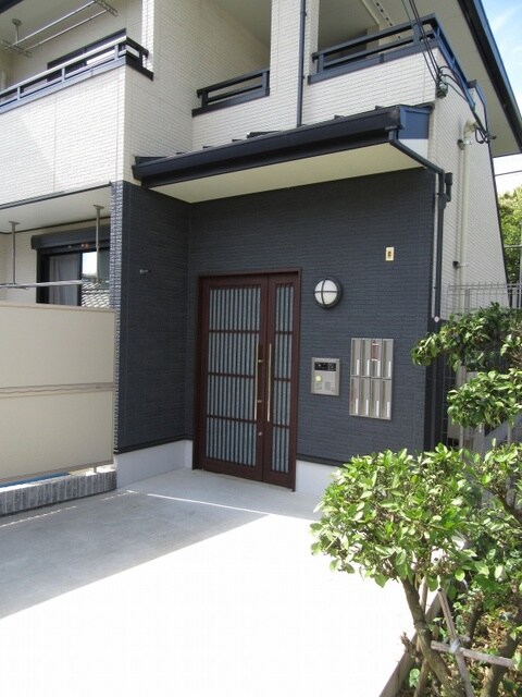 ロ・ピュールの物件外観写真