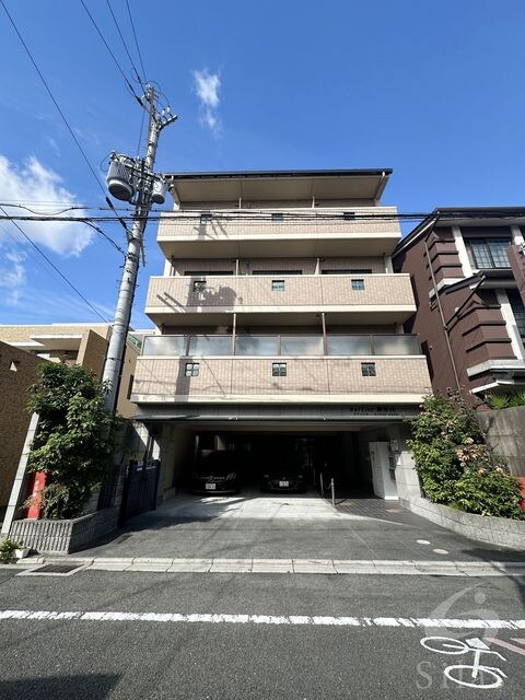 Raffine御所西の物件外観写真