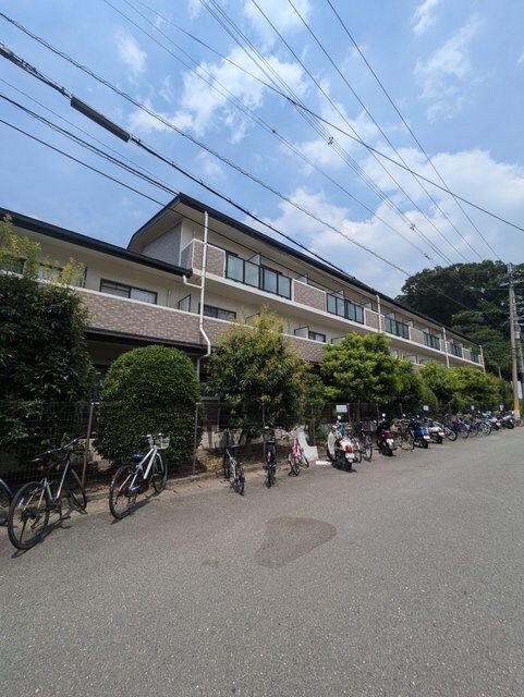 コモド二軒茶屋の物件外観写真