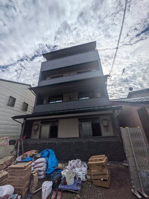 Gladvis二条式部の物件外観写真