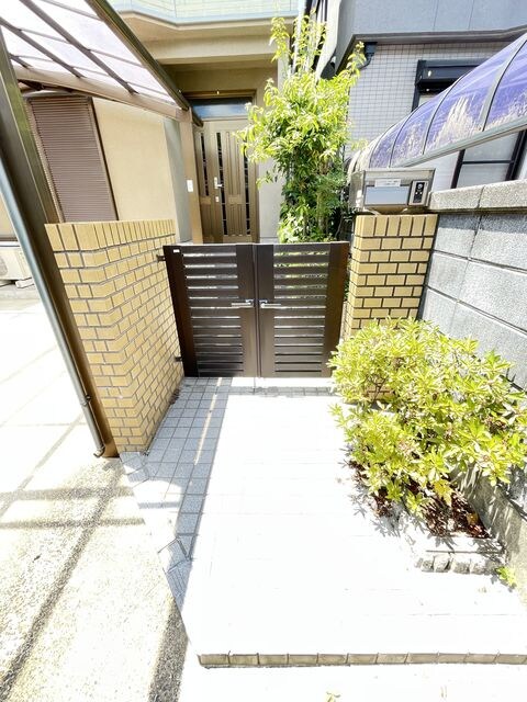 西白梅町貸家の物件外観写真