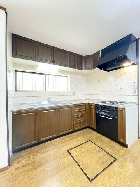 西白梅町貸家の物件内観写真